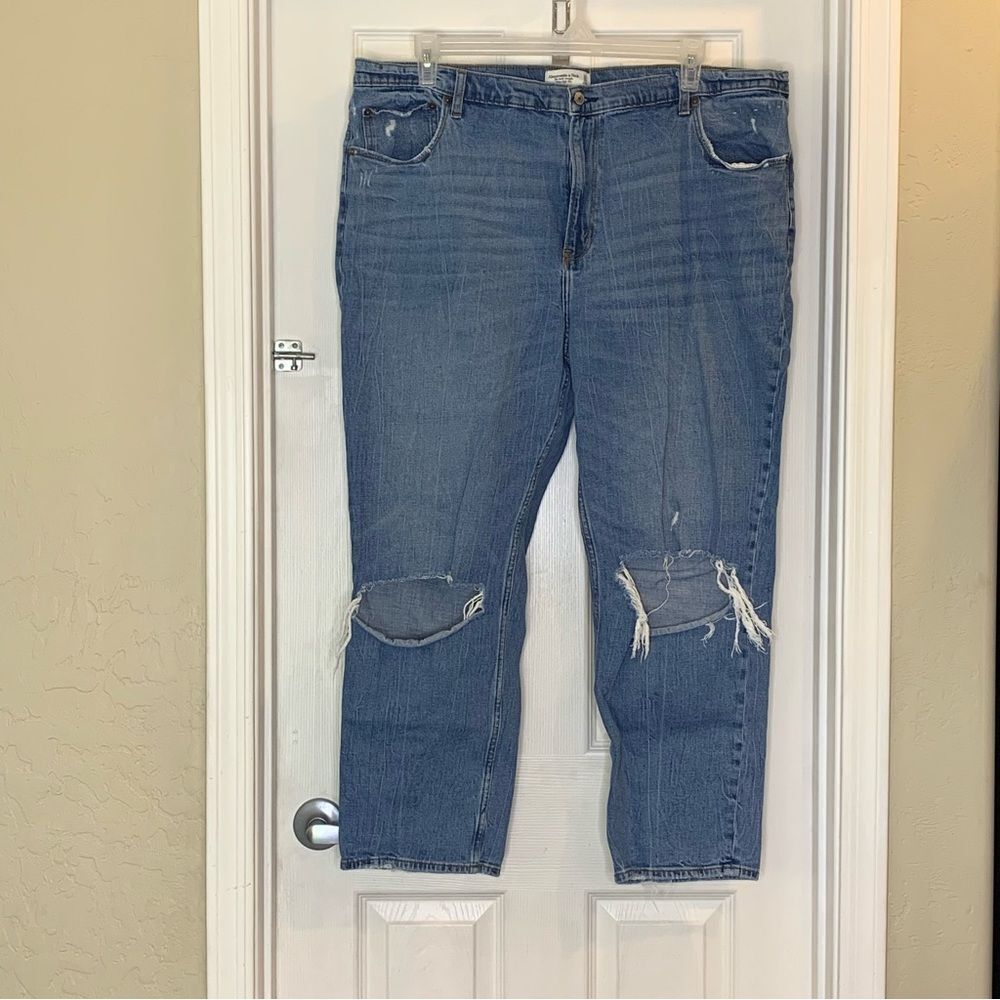 Abercrombie & Fitch Ultra High Rise Ankle Straight Jean Distressed Size 22L